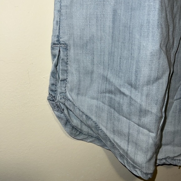Women’s Chico’s size 0 sparkly embellished denim chambray blouse Small - Picture 4 of 7